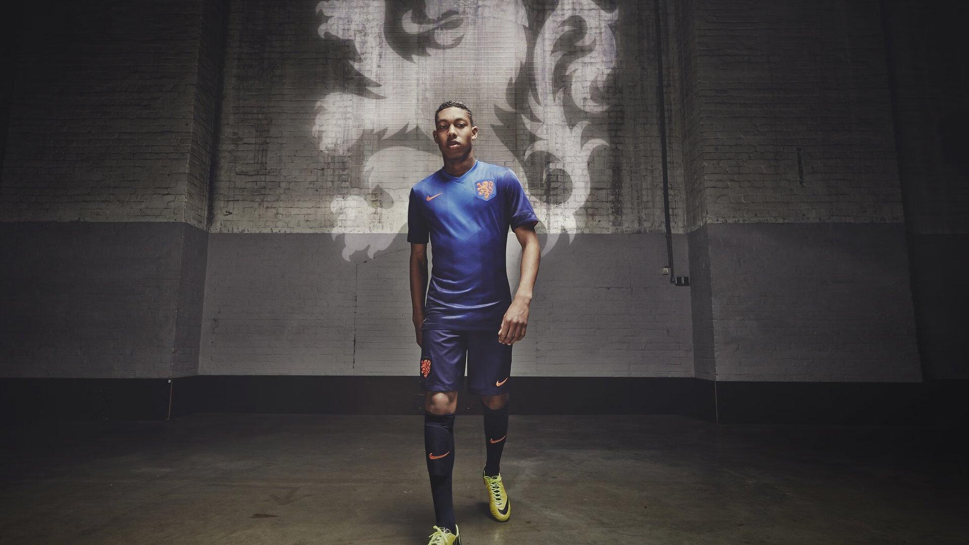 绿茵场上的回响,献给每一位在奔跑中坚持的灵魂