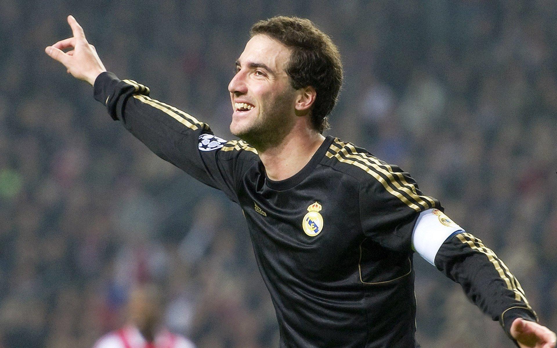 詹俊独家爆料引震动！斯洛特命运一战定乾坤，芬威集团周一或官宣利物浦帅位重大决定