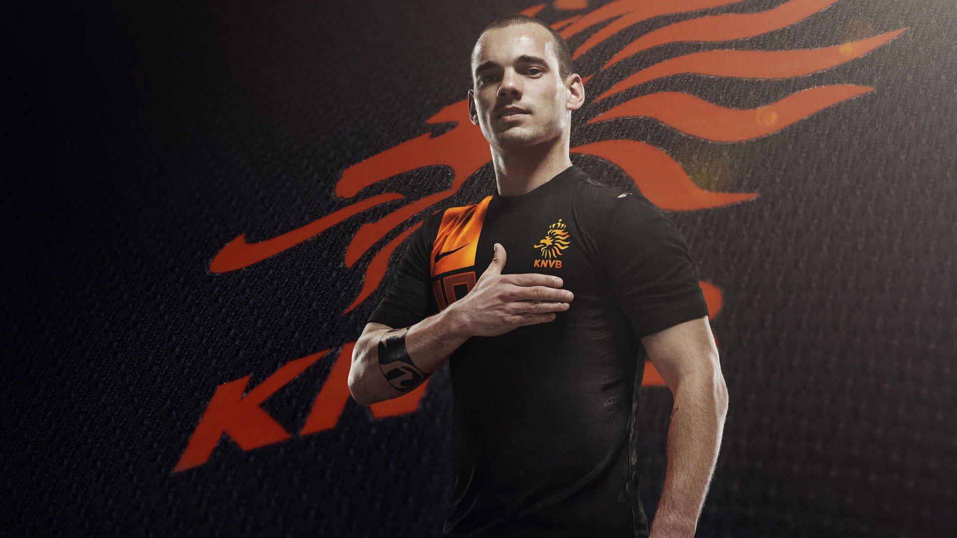 欧冠历史新章，莱万超越岁月壁垒，进球年龄榜仅次于传奇拉莫斯